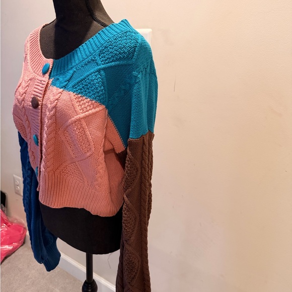 Colorblock Cable Knit Sweater - Picture 3 of 4